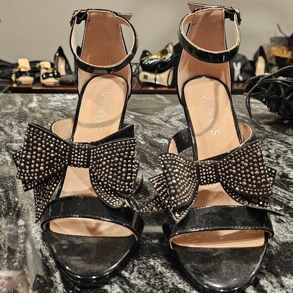 VENUS Shoes - Venus Black Patent Leather Heels with Studded Bow Size 6.5